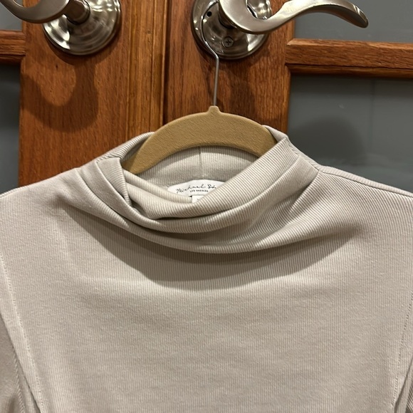 NWOT Michael Stars light gray mock turtleneck! - Picture 2 of 10